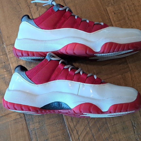 Jordan 11 retro Low Cherry bottom 2012 - Picture 9 of 14